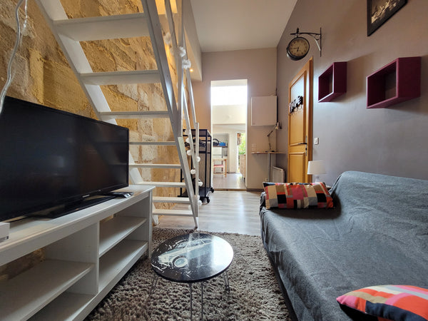 Charmant appartement, au calme, de 23m²  avec une chambre séparée en mezzanine d Bordeaux, France Appartement 29m² avec jardin - Bordeaux centre Entire rental unit vacation rental 42749871