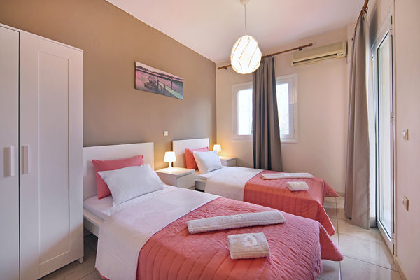 Welcome to my comfy,  fully renovated apartments in Almyrida!<br />Apt 3 has one  Comfy Brand New Apt, 4beds, 30m from sandy beach Entire rental unit vacation rental 32415062