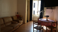 Joli t1 bien équipé  tv mezzanine wifi idéalement situé proche métro perrache et  Joli T1 très bien situé ! Entire rental unit vacation rental 35780016