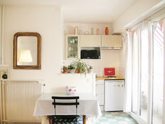Nice studio 23 m2 in residence, secure with guard, and lift.<br />The metro Jule Paris, France Very nice studio in Montmartre Entire rental unit vacation rental 5800086