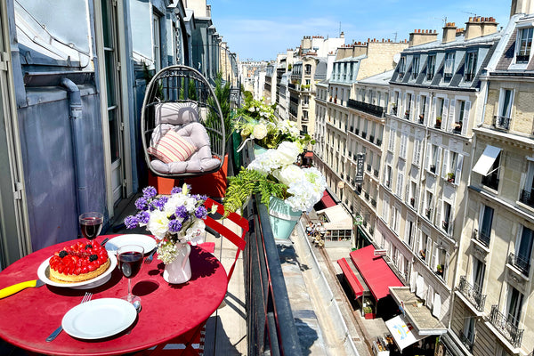 o	Delightful balcony with Paris rooftops view<br />o	Rue Cler location, the fame Hamilton, Bermuda Divine Studio w/Balcony in Foodie Heartland Entire rental unit vacation rental 18117772