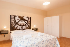 Nice apartment completely renovated. New building with elevator. Tram stop just  Prague, Czechia 3 stops to downtown Entire rental unit vacation rental 4277873