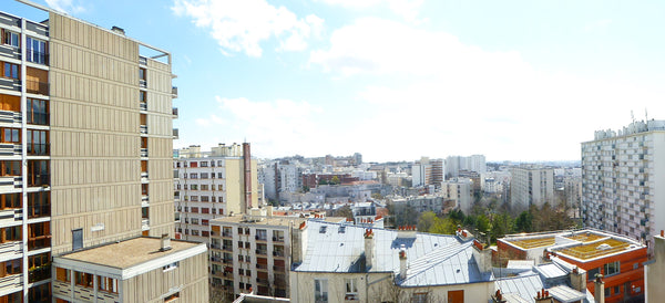 Studio de 17m2 perché au 7ème étage (avec ascenseur). Sud-Est, très lumineux et  Paris, France Une vue dégagée dans les hauteurs de Belleville Entire rental unit vacation rental 21758617