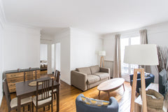In the heart of the elegant Paris 16th district, close to: Trocadero, Arch de Tr Cannes, France Charming apartment 4p Trocadero Entire rental unit vacation rental 5625129