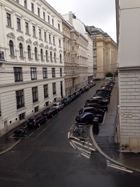 If you want to book a additional day then available, ask me, maybe it s possible  Single room in Vienna (very central) waiting for u Private room in rental unit vacation rental 25721789