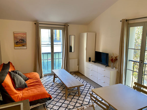 Logement à la fois au calme et dans quartier animé, en plein centre de bordeaux, Bordeaux, France Joli logement plein centre quartier Fondaudège Entire rental unit vacation rental 46490461