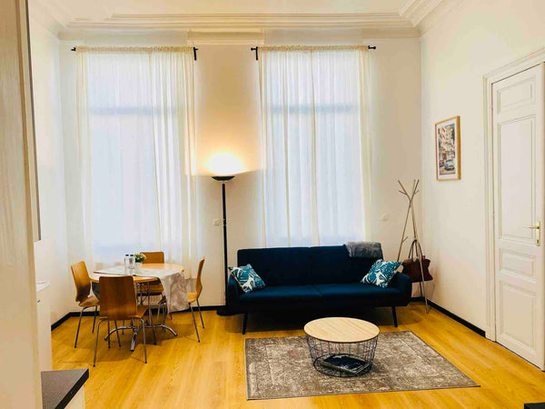 Dans un quartier paisible, à proximité du Parvis de Saint-Pierre et de la Chauss Brussels, Belgium Uccle : studio calme et lumineux Entire vacation home vacation rental 572491850580419174