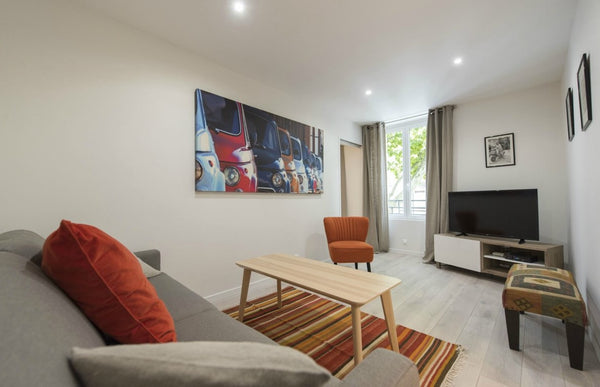 Appartement rénové de 2 pièces de 55 m² au deuxième étage sans ascenseur.<br />< Paris, France Sobborgo Due, 1Ch/1Sdb, 4 personnes Entire rental unit vacation rental 21051328
