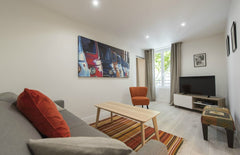 Appartement rénové de 2 pièces de 55 m² au deuxième étage sans ascenseur.<br />< Paris, France Sobborgo Due, 1Ch/1Sdb, 4 personnes Entire rental unit vacation rental 21051328