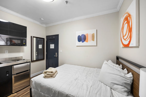 Exended stay hotel all rooms are fully furnished.<br />Communal kitchen and 3 sh New York, NY Rental unit in New York · Studio · 1 bed · 3 baths Entire rental unit vacation rental 49317436