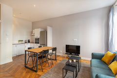 Apartment with lots of character renovated and decorated by an architect. You ca Lyon, France Dify Le Belize - Bellecour Entire rental unit vacation rental 23029374