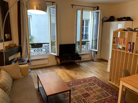 Bonjour,<br /><br />Je loue mon charmant studio de 30 m2 au coeur du 10ème arron Paris, France Lovely Studio in Canal St Martin Entire rental unit vacation rental 19173011