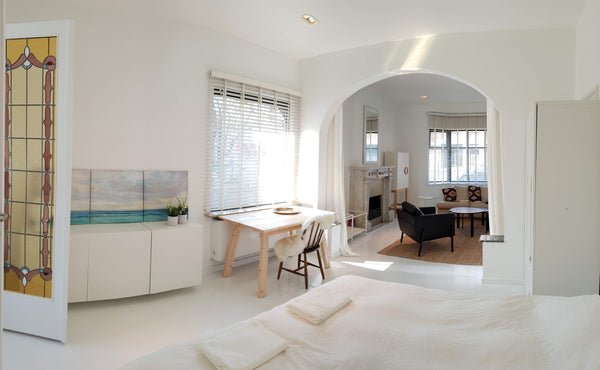 Unieke grote lichte studio op gelijkvloers in een historisch pand. Gelegen vlakb Zwijndrecht, Belgium Luxueuze studio vlakbij de Schelde op Linkeroever Entire rental unit vacation rental 42081943