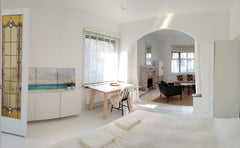 Unieke grote lichte studio op gelijkvloers in een historisch pand. Gelegen vlakb Zwijndrecht, Belgium Luxueuze studio vlakbij de Schelde op Linkeroever Entire rental unit vacation rental 42081943