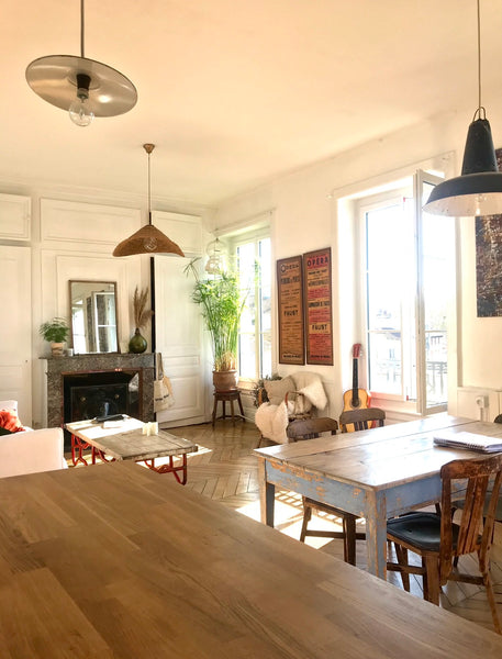 Détendez-vous dans ce logement calme et élégant. Appartement 1900 rénové entière Lyon, France Chambre dans superbe appartement lyon 9 Private room in rental unit vacation rental 719836742795623582