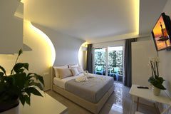 Studio στο κέντρο της πόλης, φωτεινό και πλήρως ανακαινισμένο και εξοπλισμένο. Β Greece Astoria Suites IV, Rhodes City Center Entire rental unit vacation rental 38215528