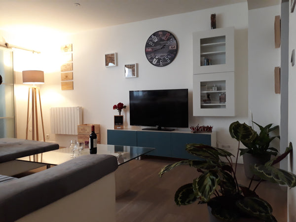 Superbe appart rdc standing avec patio, au calme dans un petit immeuble en pierr Bordeaux, France Nouveau !! Appart Cosy centre Bordeaux Entire rental unit vacation rental 23802269
