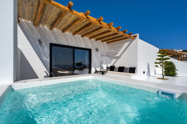 A heavenly retreat for couples seeking to enjoy undisturbed romantic moments, La Greece Abrazo Villas 