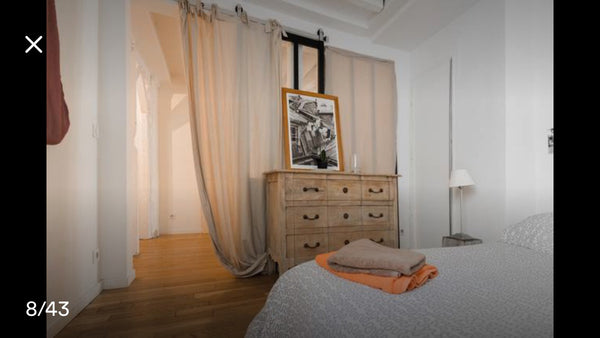 En plein coeur de Paris, dans le Marais, entre Rambuteau et Hotel de Ville, très Paris, France Grande chambre dans le Marais Private room in rental unit vacation rental 23838301