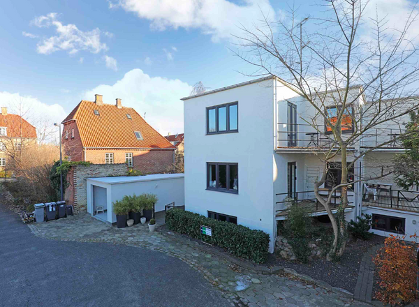 Enjoy Copenhagen from this villa in a quiet neighborhood in Vanløse.<br /><br /> Copenhagen, Denmark Quiet neighborhood close to the city center Private room in villa vacation rental 577552646342738606