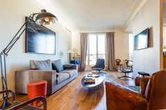 Comme un loft (110m2), cosy et lumineux; avec balcon, situé au 6ème étage dans u Paris, France Superb Flat/Loft- Center Paris, spacious, 2 rooms Entire rental unit vacation rental 15323940