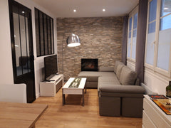 Alliance de modernité et de charme pour cet appartement situé dans un quartier v Bordeaux, France Joli appartement avec patio plein centre ville Entire rental unit vacation rental 41954650