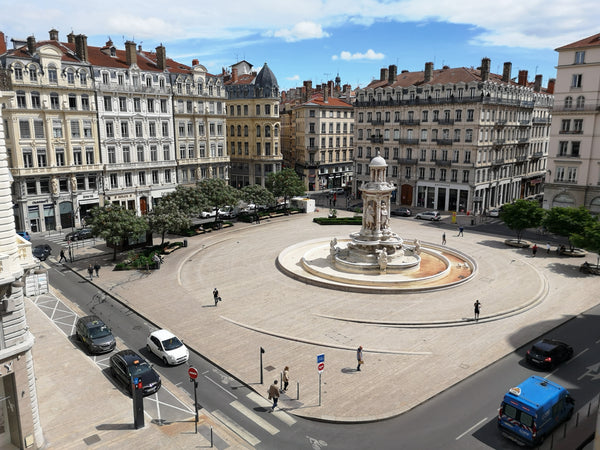 L'appartement se trouve dans le 2ème arrondissement , place des Jacobins.<br />L Lyon, France Appartement avec vue place des Jacobins Private room in rental unit vacation rental 43652003