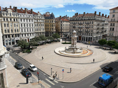 L'appartement se trouve dans le 2ème arrondissement , place des Jacobins.<br />L Lyon, France Appartement avec vue place des Jacobins Private room in rental unit vacation rental 43652003