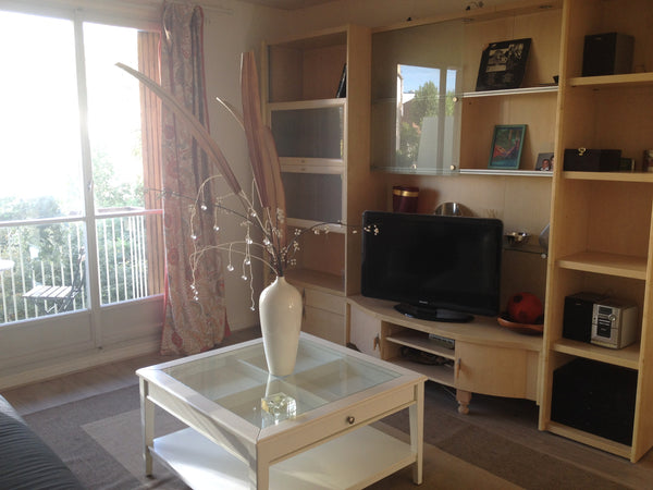 Nice and quiet apartment in the 14 arrondissement of Paris. <br />It can host 2  Paris, France Lovely apartment in Alésia Entire rental unit vacation rental 3237092
