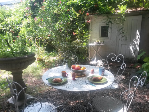 Bonjour et bienvenue.<br />Simplicité, convivialité et bons moments vous attende Bordeaux, France Chambre dans charmante maison de ville Private room in townhouse vacation rental 37111672