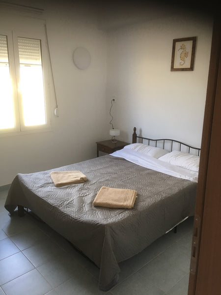 The entire house has just been refurbished inside and out with new beds and bedd Bicester, United Kingdom House of Clive Entire home vacation rental 24730318