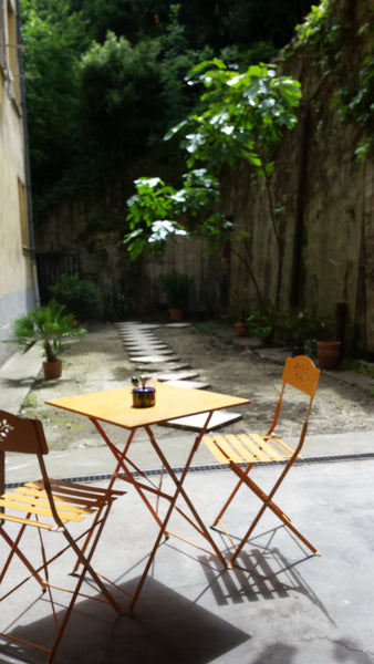 Mon logement est au cœur de la Vieille Ville, adossé à la colline de Fourvière.  Lyon, France Coeur du Vieux Lyon, Chambre Spacieuse et sa Cour Private room in rental unit vacation rental 13553669