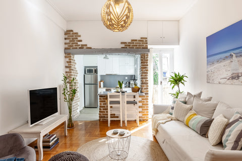 Balcony views & fresh air abound in this quiet spacious 55m2 island style one<br Greece Head for Acropolis from a Romantic Hideaway in Koukaki Entire rental unit vacation rental 28553327