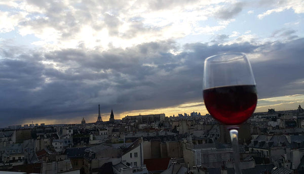 Welcome to the BEST location in  Paris ! <br /><br />This beautiful, historic bu Paris, France Appartement moderne avec vue dégagée sur Paris Entire rental unit vacation rental 15867064