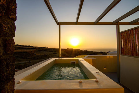 The complex is built with attention to detail and respect for the Cycladic style  Adorno Oia-King Suite with outdoor heated hydromassage tub Room in hotel vacation rental 49220998