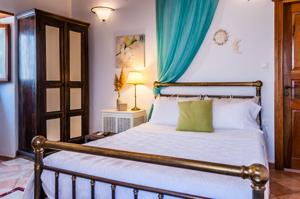 Queen Room is part of Princess Guesthouse,located in charming village of Plaka.   Plaka Queen Room Private room in condo vacation rental 5017712