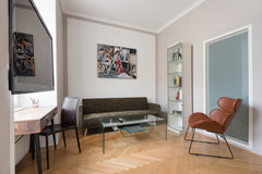 Die Wohnung befindet sich in sehr zentraler Lage direkt neben dem 1. Bezirk in e Vienna, Austria Central Design Apartment - historical building Entire rental unit vacation rental 20831630