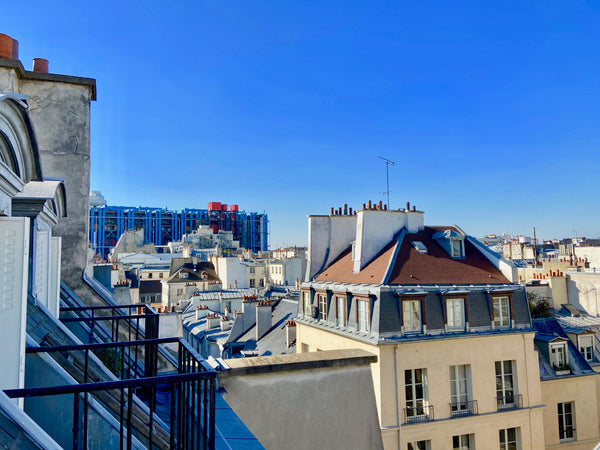 You could hardly expect a better location in the City of Light. Explore Le Marai Paris, France MARAIS BLANCS MANTEAUX - CHARMING Entire rental unit vacation rental 895521