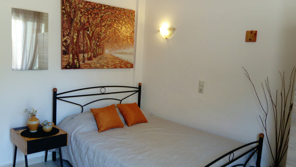 This is a small but very bright and fully equipped studio apartment. The studio  Edinburgh, United Kingdom Cozy studio in central location of Heraklion Entire rental unit vacation rental 26700564