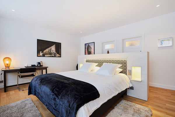 Suite de 28M², une déco raffinée . Lit King Size, grand dressing. Vue sur jardin  B&B Suites 124  Suite Lia 28m² Vue jardin Private room in bed and breakfast vacation rental 650415220266022798