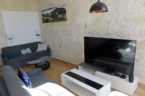 Location meublée dans un bel appartement de standing de 70m2 avec terrasse et pl  Bord'eau - Appart standing 70m2 avec parking Entire rental unit vacation rental 47881965