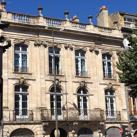 Appartement de 130m² classé situé dans l'Hôtel RABA, hôtel particulier classé Mo Bordeaux, France APPARTEMENT DANS HOTEL PARTICULIER XVIII CLASSE Entire rental unit vacation rental 34929920