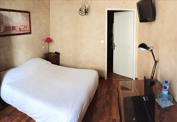 Comfort and serenety. A nice room to enjoy a relaxing break in the old town of L  Comfy Double Room in the center of Lyon Room in hotel vacation rental 33389851