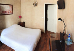 Comfort and serenety. A nice room to enjoy a relaxing break in the old town of L  Comfy Double Room in the center of Lyon Room in hotel vacation rental 33389851