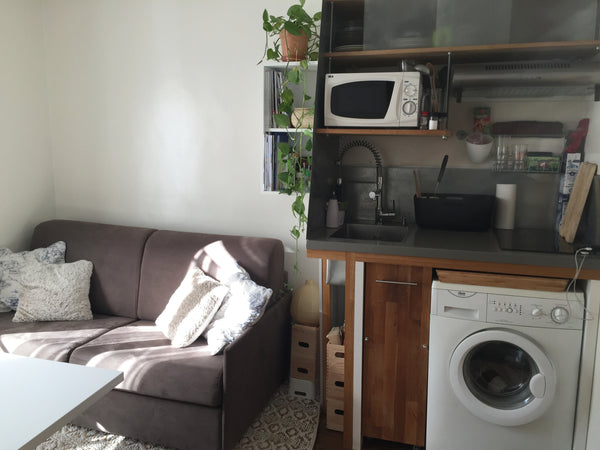 Aux pieds de la butte Montmartre, charmant studio clair, calme et ensoleillé, su Paris, France Montmartre. Lovely & sunny studio - BAIL MOBILITE Entire rental unit vacation rental 23357486