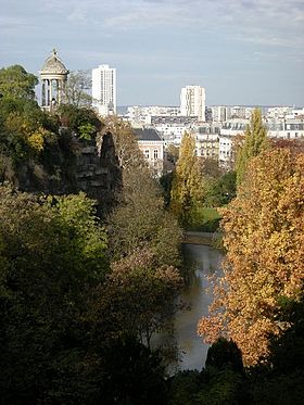 Appartement deux pièces de 30 m2 avec une vue sur le Parc des Buttes Chaumont. U Paris, France Bienvenue aux Buttes-Chaumont! Entire rental unit vacation rental 9642925