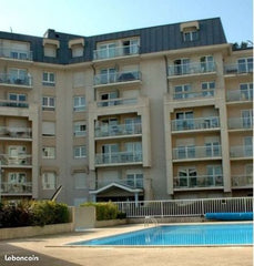 Appartement à 10 mn du centre ville de bordeaux, au pied du TRAM, Gare de train  Bordeaux, France Agréable appartement avec piscine Entire condo vacation rental 20845156