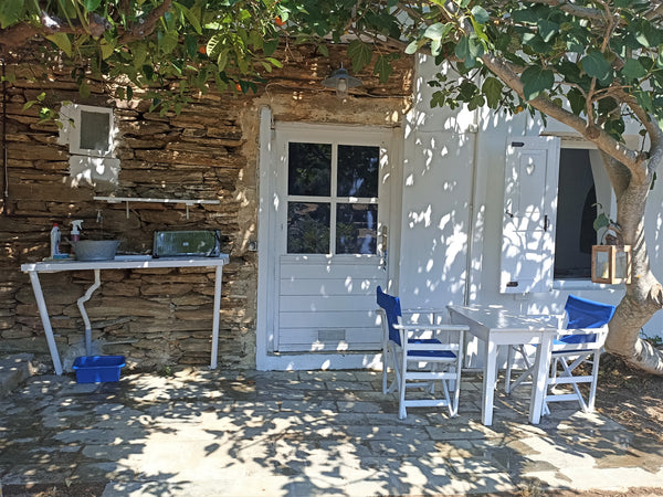 Studio gypset avec cuisine extérieure et  grande terrasse privative calme au cœu Lyon, France La Maison du Berger Entire bungalow vacation rental 13469091