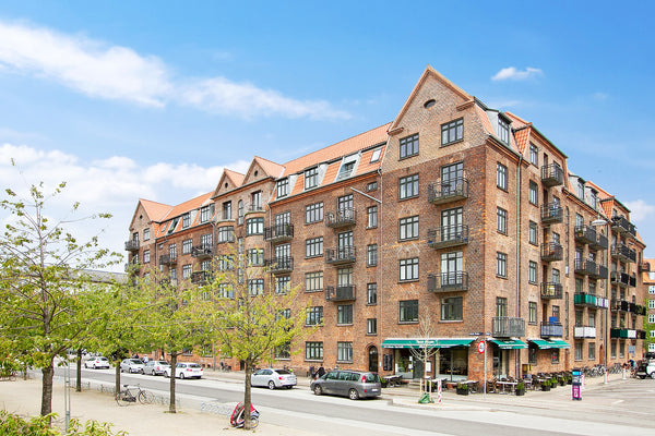 This 3 room apartment (1 bedroom) enjoys lots of sunlight and has a spacious kit Copenhagen, Denmark Great location, Snorreshus Islands Brygge Entire rental unit vacation rental 33864488