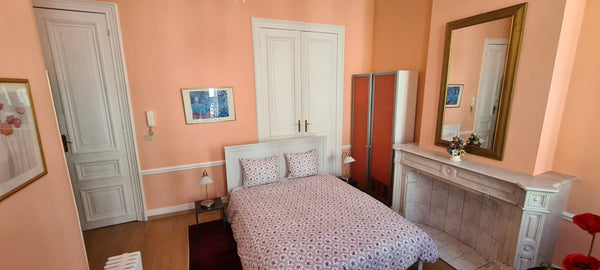 Lovely studio with private bathroom (bathtub/shower, WC), cable TV, Wi-Fi, fridg Watermael-Boitsfort, Belgium Sweet studio in the Louise area Entire rental unit vacation rental 10141003